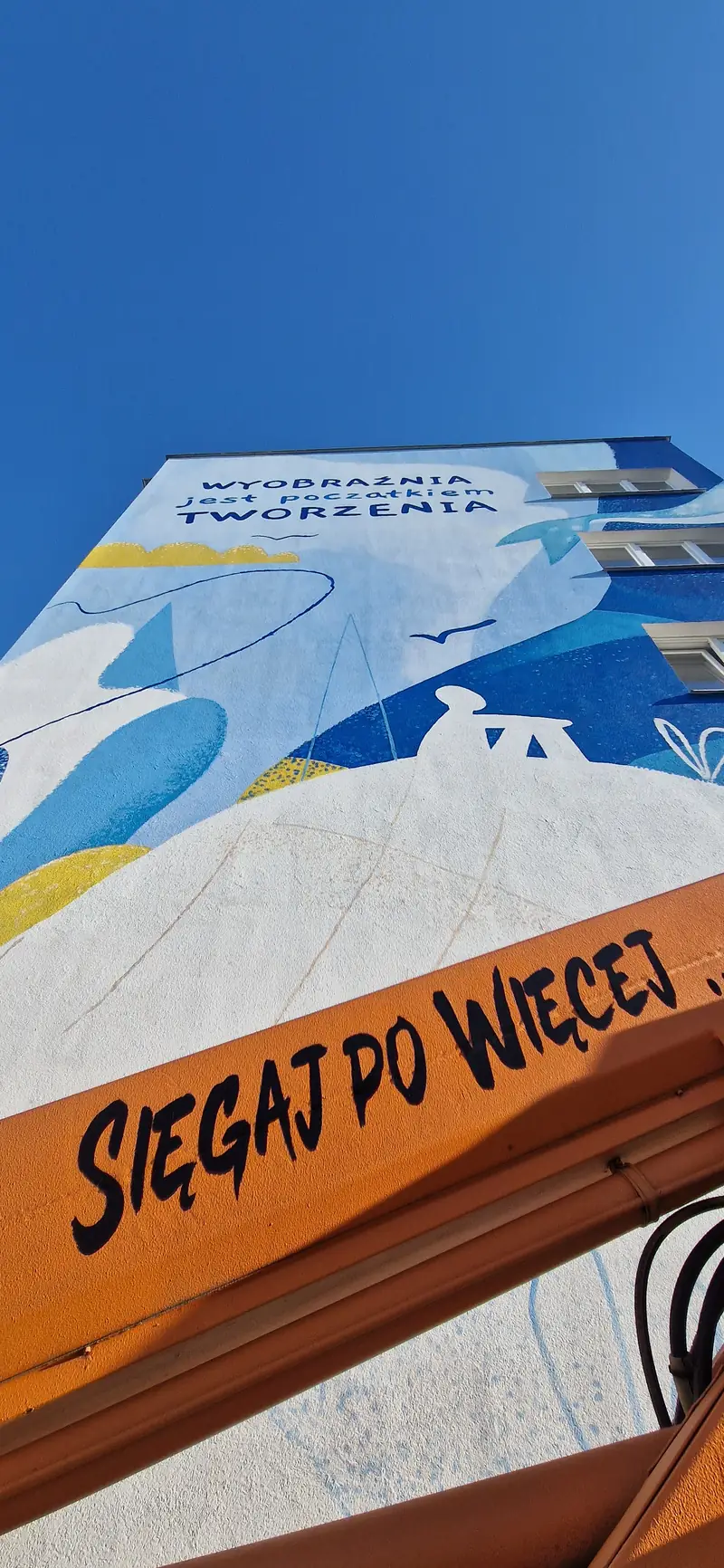 Zwyżka podczas realizacji przy budynku